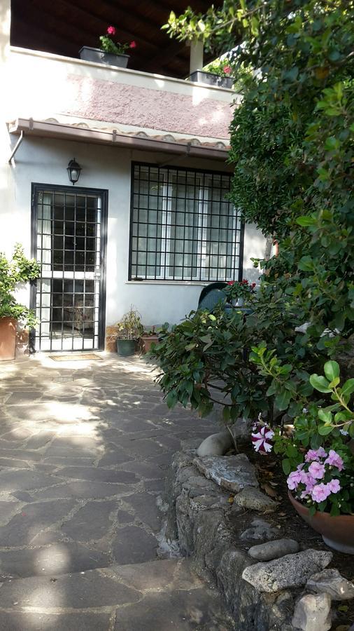 Bed&Breakfast "Fiorella" Sul Lago Castel Gandolfo Luaran gambar